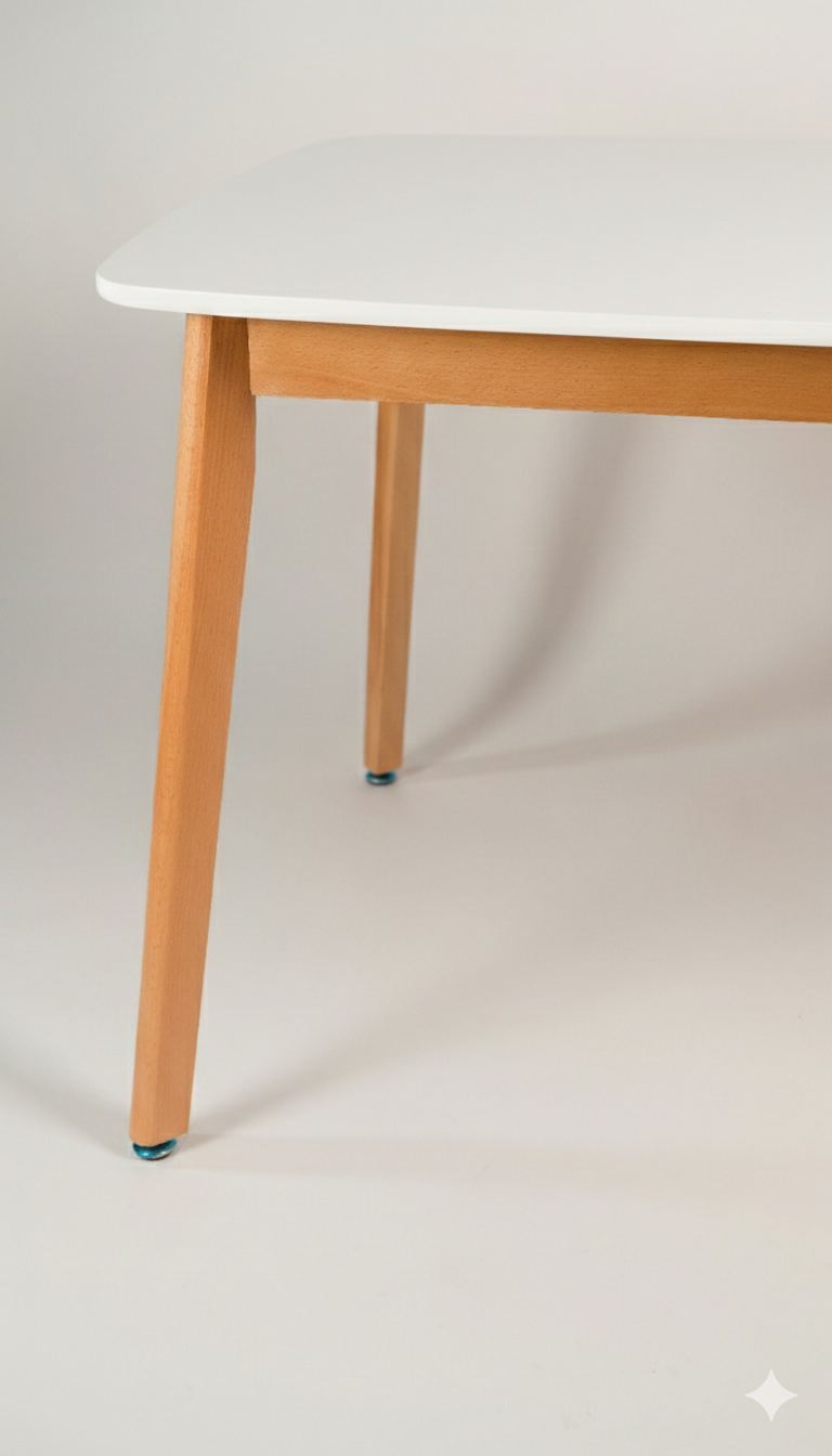 table scandinave en bois hetre